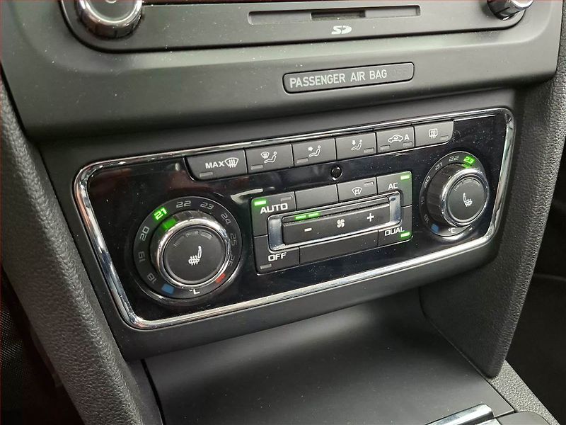 Škoda Superb (2011) Elegance 3.6 FSI V6, 4X4 - fotka 17 z 21