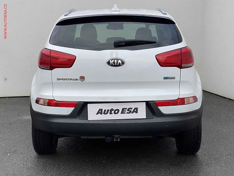 Kia Sportage (2015) 1.6 GDi, AC, TZ, navi - fotka 5 z 19