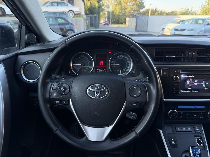 Toyota Auris 1.8l 73kW - fotka 9 z 14