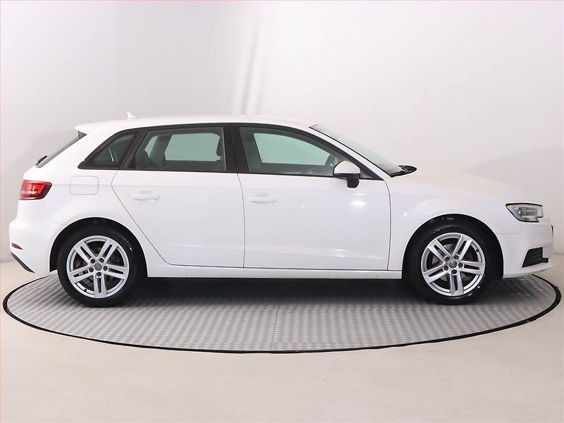 Audi A3 (2017) 1.4 TFSI, Automat, Navi - fotka 6 z 21