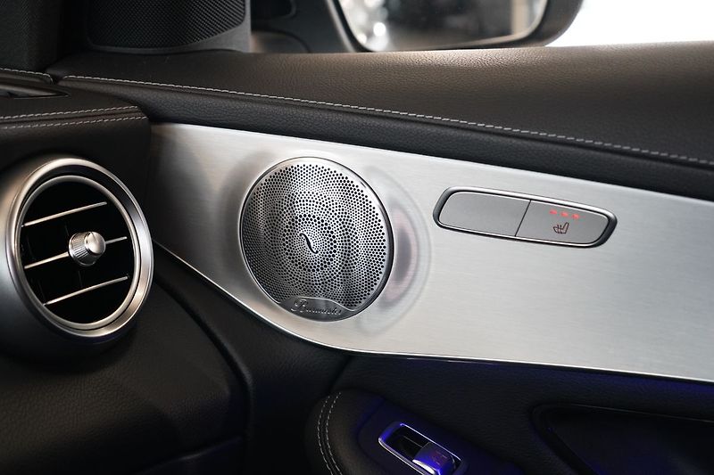Mercedes-Benz GLC 300d 4M AMG, Nezávislé, Tažné - fotka 43 z 48