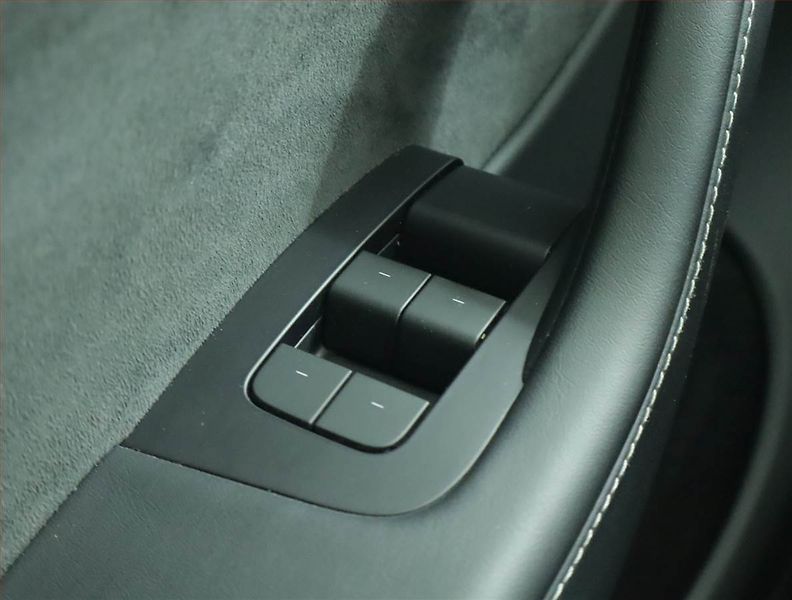 Tesla Model Y (2023) Long Range AWD 79kWh, SoH 92% - fotka 16 z 24