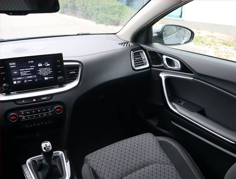 Kia Ceed (2021) Silver 1.5 T-GDI, Serv.kniha - fotka 8 z 20