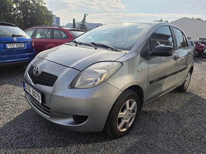 Toyota Yaris 1.0 VVTi klimatizace  - fotka 2 z 20