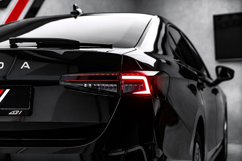 Škoda Superb 2,0 TDI DSG LED Masáž tažné - fotka 10 z 21