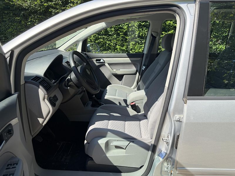 Volkswagen Touran 1.6 75kw Trendline 7 míst - fotka 14 z 25