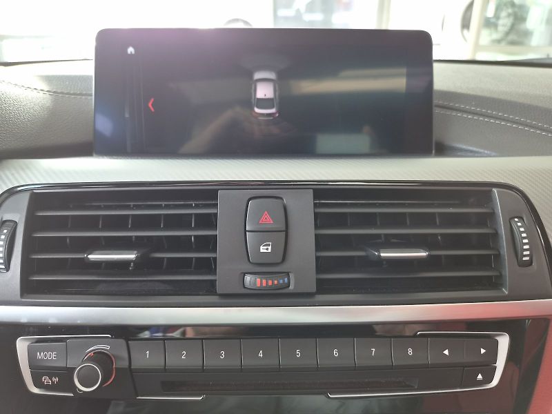 BMW Řada 4 440i xDrive - fotka 26 z 28