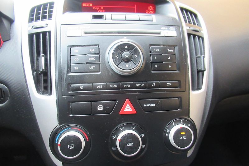 Kia Ceed 1.4i CVVT KLIMA SADA KOL - fotka 11 z 18