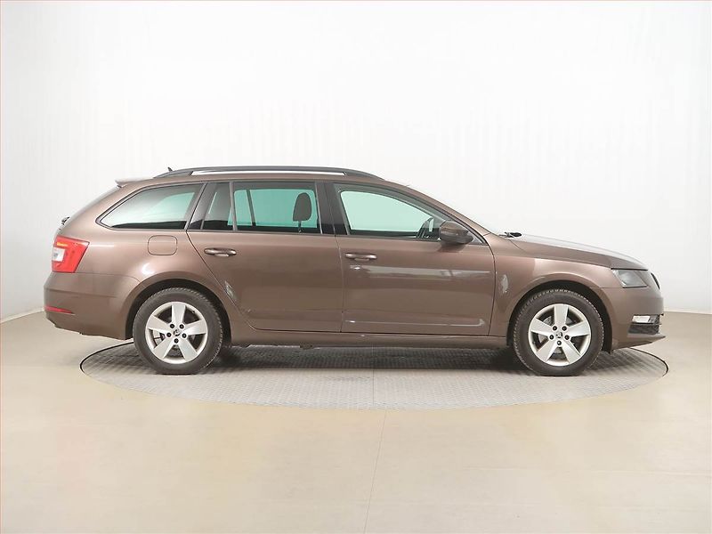 Škoda Octavia (2019) Ambition 1.6 TDI, Serv.kniha - fotka 6 z 15