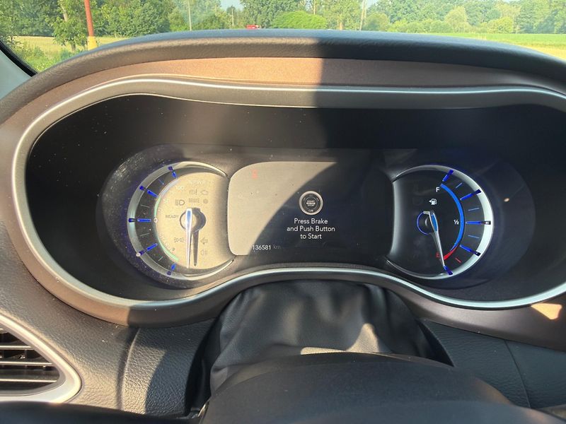 Chrysler Pacifica (2019)  3,6 L DVD Hybrid Plug In 2019 - fotka 16 z 20