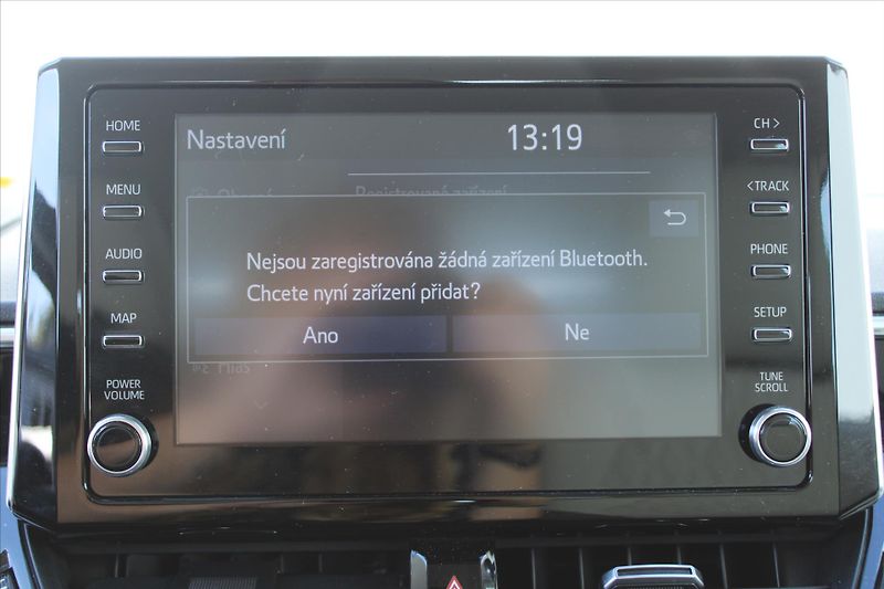 Toyota Corolla 1.8 HSD 72kW COMFORT 1.MAJ. ČR - fotka 22 z 25