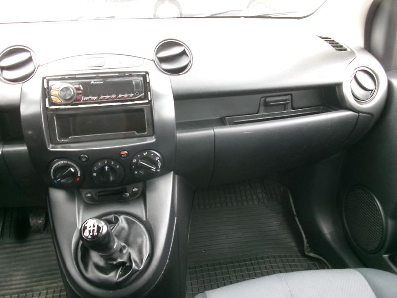 Mazda 2 (2009) 1,3i KLIMA ALU  - fotka 19 z 21