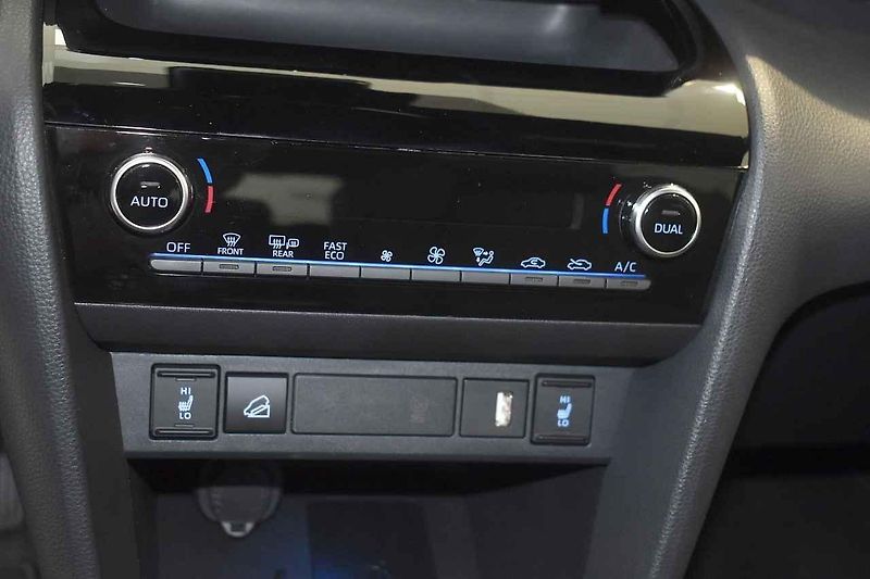 Toyota Yaris Cross si poradí také s lehčím terénem