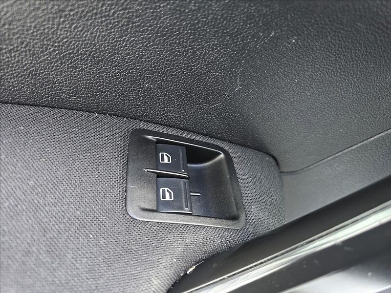 Volkswagen Caddy 2,0 TDi 75KW TREND TZ STK DPH - fotka 14 z 46