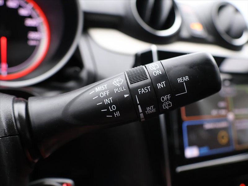Suzuki Swift 1,2 DualJet 66kW Comfort 1.Maj - fotka 19 z 31
