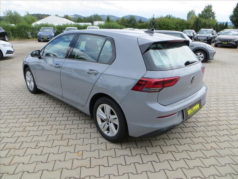 Volkswagen Golf 1,0 TSI Life 81kW DSG - fotka 5 z 24