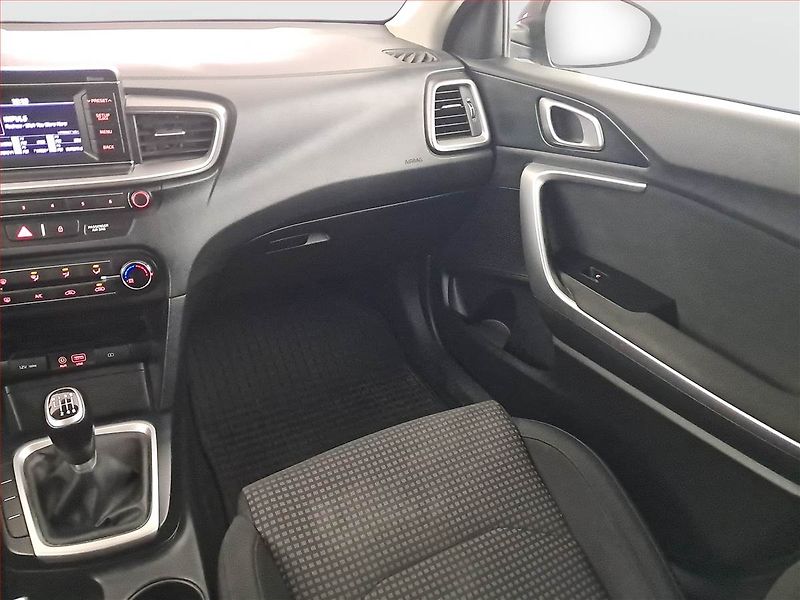 Kia Ceed (2019) 1.4 CVVT, Serv.kniha, Tempomat - fotka 8 z 17
