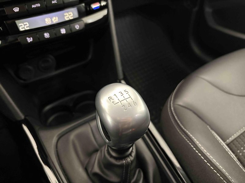 Peugeot 2008 (2018) Allure 1.2 PureTech 130 MAN6 - fotka 6 z 20