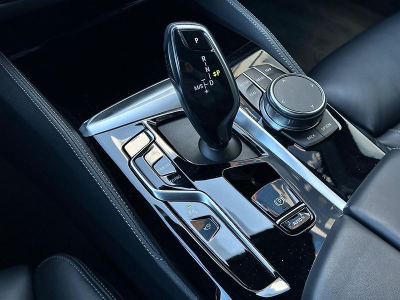 BMW Řada 5 540D xDrive M-Sport, SoftClose - fotka 16 z 19