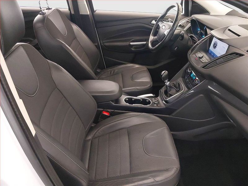 Ford Kuga (2014) 2.0 TDCi, 4X4, Xenony - fotka 9 z 18