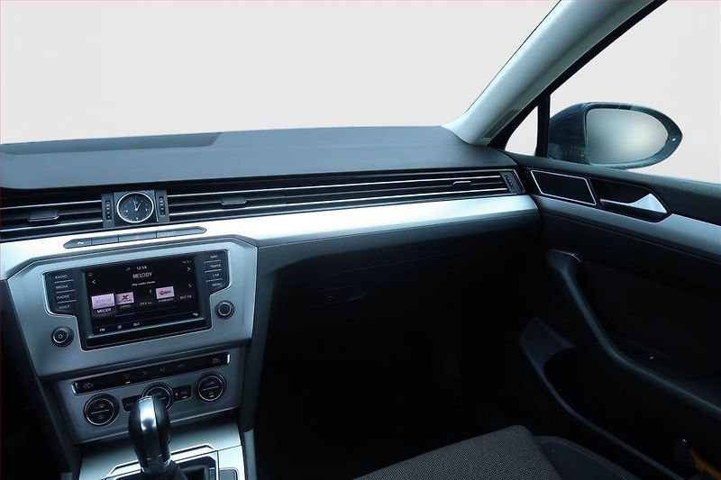 Volkswagen Passat (2017) 1.6 TDI, Automat, Serv.kniha - fotka 8 z 24