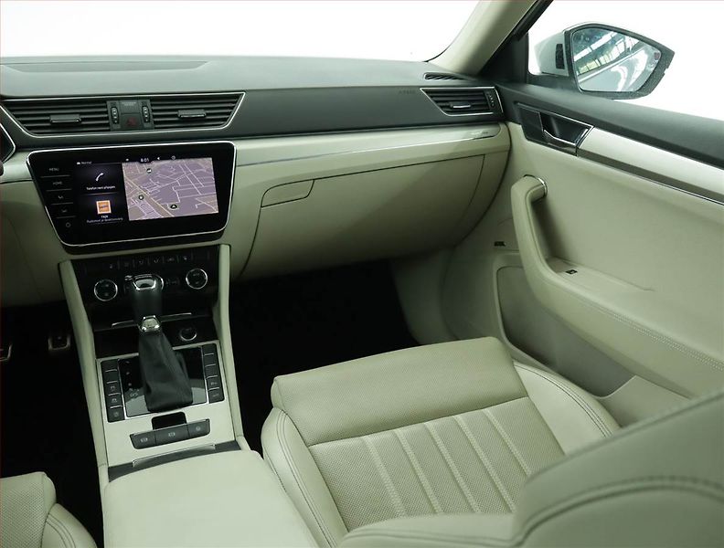 Škoda Superb (2023) Laurin&Klement 2.0 TDI - fotka 8 z 19