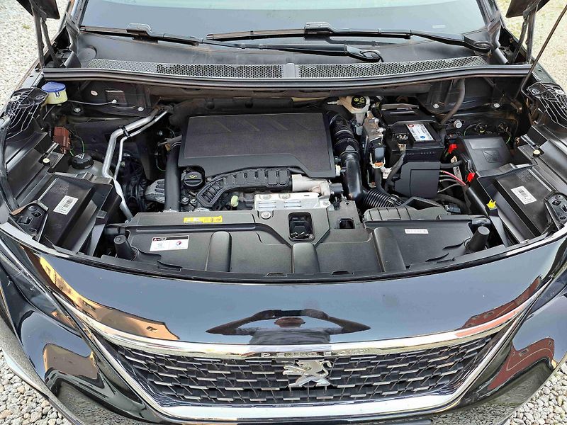 Peugeot 3008 (2019) 1,2PT EAT8 LED ALU kamera NAVI - fotka 15 z 17