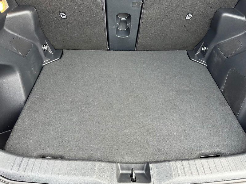 Toyota Yaris Cross (2024) 1.5 HEV e-CVT 4x4 Comfort - fotka 18 z 18