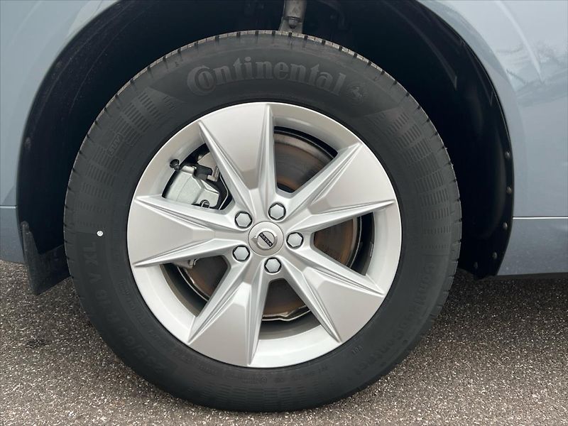Volvo XC60 2,0 184 kW 8AT FWD CORE  B5 - fotka 12 z 26