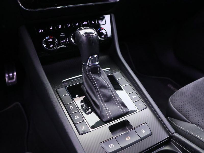 Škoda Superb 2,0 TDI 140kW DSG CZ Sportline - fotka 30 z 38