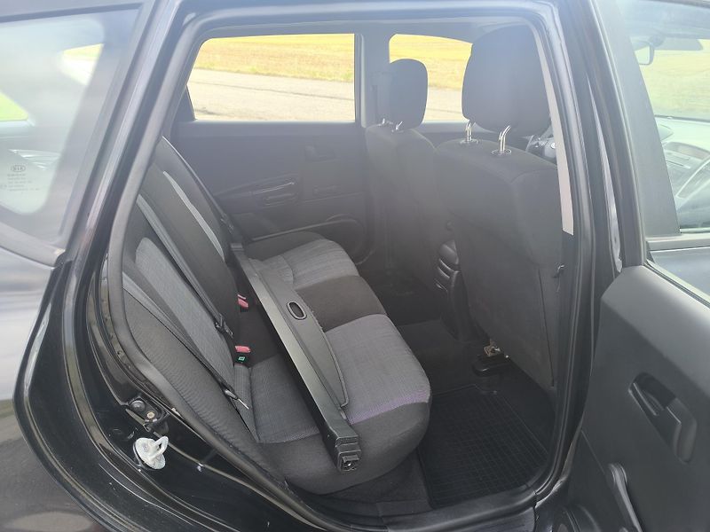 Kia Ceed (2011) 1.4 1.MAJITEL,SERVISNI KÍŽKA - fotka 14 z 31