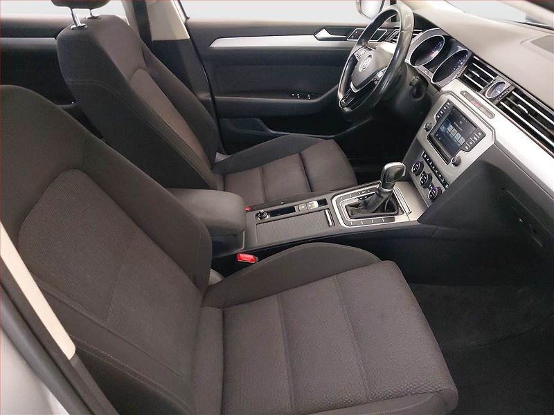 Volkswagen Passat (2017) 2.0 TDI, Automat, Tempomat - fotka 9 z 17