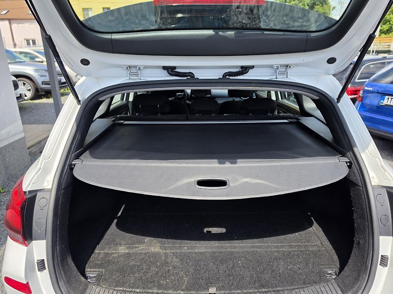 Hyundai i30 1.4i  - fotka 5 z 20