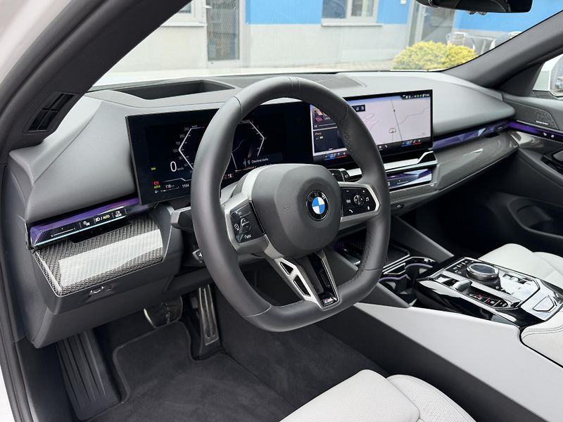 BMW Řada 5 540D xDRIVE M SPORT Individual - fotka 12 z 37