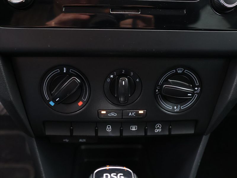 Škoda Rapid 1.2 TSI 66KW DSG Klima - fotka 16 z 24
