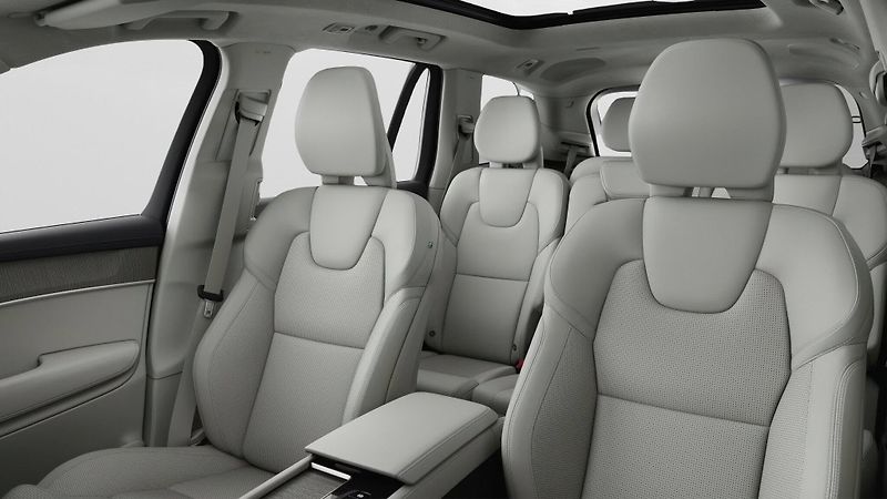Volvo XC90 (2026) ULTRA B&W, vzduch. pod., 299kW - fotka 7 z 10