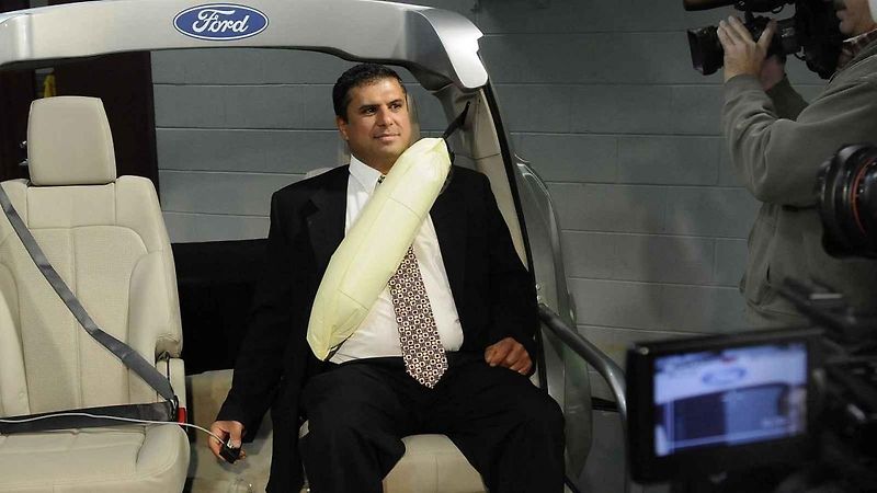 Airbag pro zadní cestující v Mercedesu třídy S