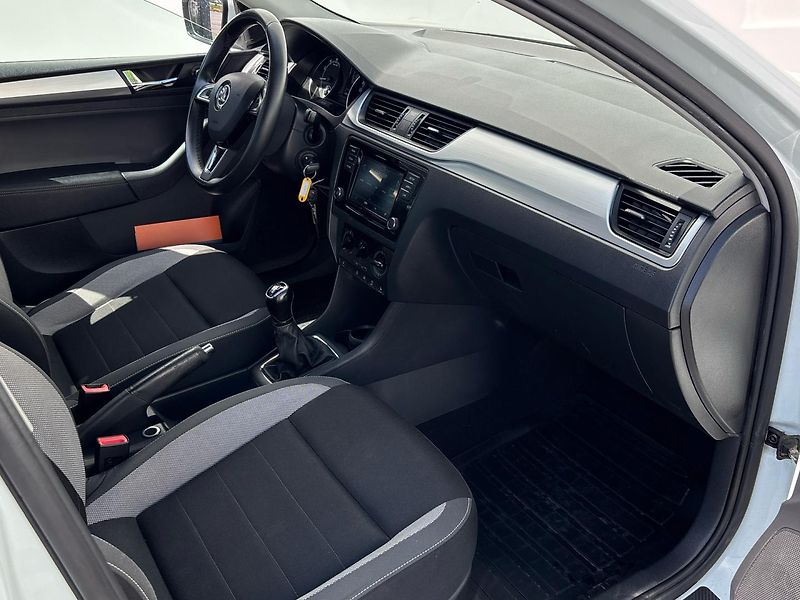 Škoda Rapid AMBITION - fotka 9 z 23