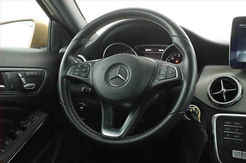 Mercedes-Benz GLA (2017) Style 200, Kůže, Tempomat - fotka 8 z 20