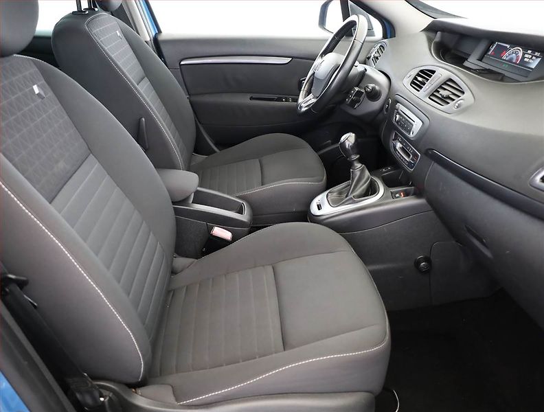 Renault Grand Scénic (2016) 1.2 TCe, Tempomat - fotka 7 z 14