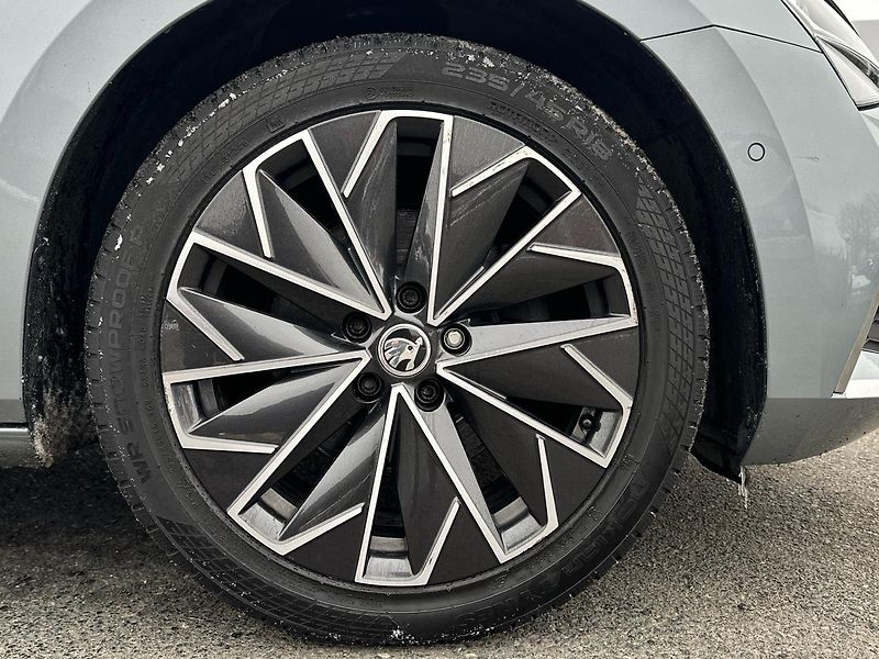 Škoda Superb iV L&K 1.4 TSI HYBRID PHEV - fotka 23 z 23