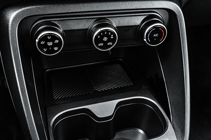 Citroën C3 (2026) 1,2 PLUS Turbo 100k Manual - fotka 15 z 17