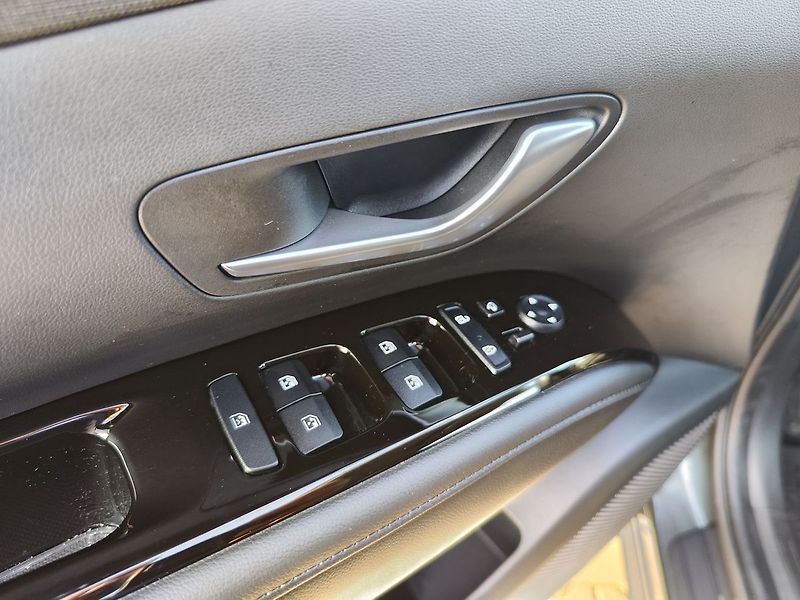 Hyundai Tucson 1.6 T-GDI/110kW Smart Navi - fotka 32 z 33
