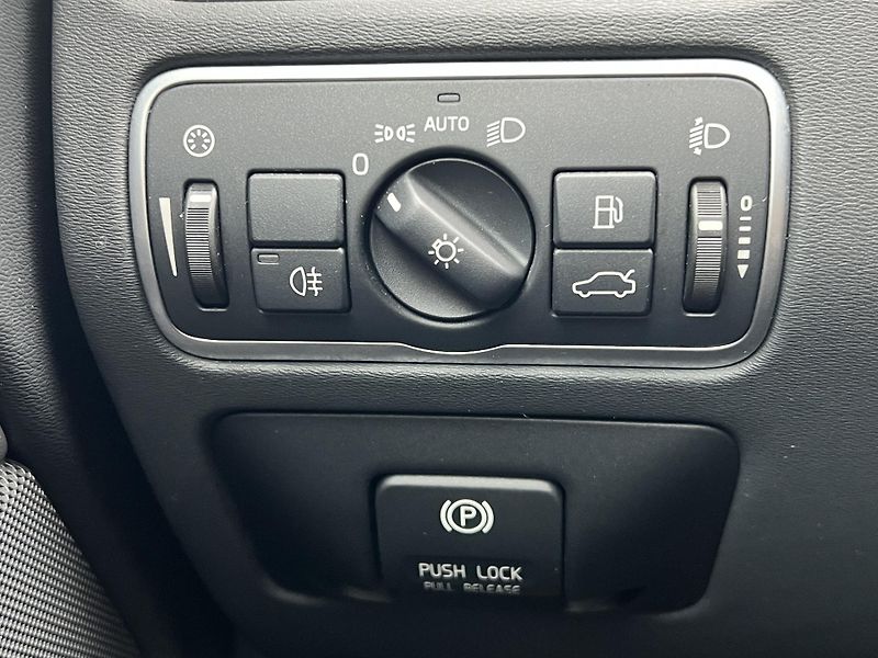 Volvo V70 2.0D D4 AUTOMAT KŮŽE KLIMA - fotka 10 z 41