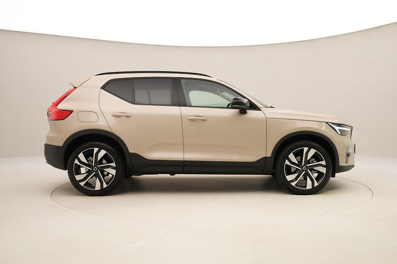 Volvo XC40 (2026) B3 AUT DARK ULTRA - fotka 13 z 66