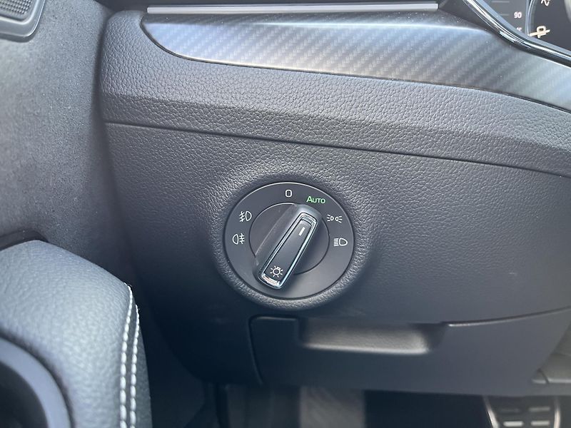 Škoda Superb SPORTLINE 2.0TDI DSG - fotka 16 z 24