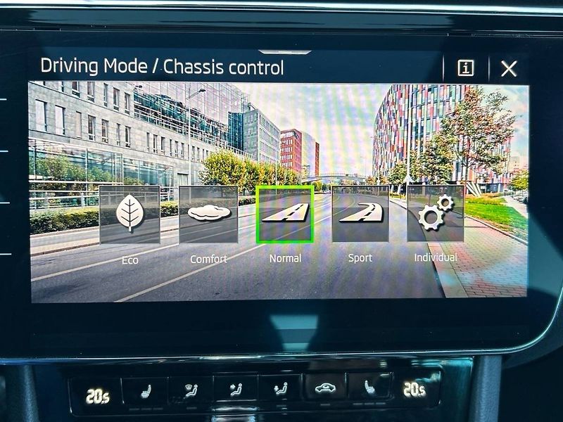 Škoda Superb (2021) kombi 2.0 TDI 7DSG 4x4 Laurin - fotka 16 z 35