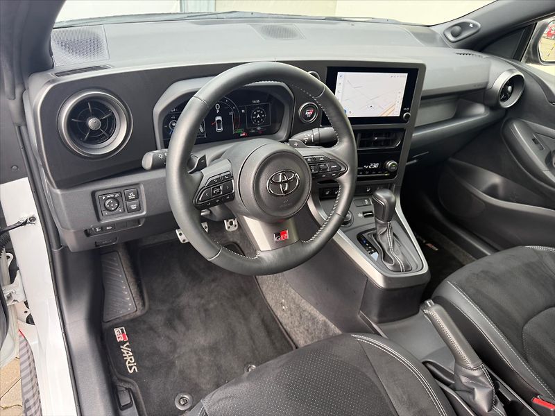 Toyota GR Yaris 1,6 Dynamic + VIP - fotka 7 z 19