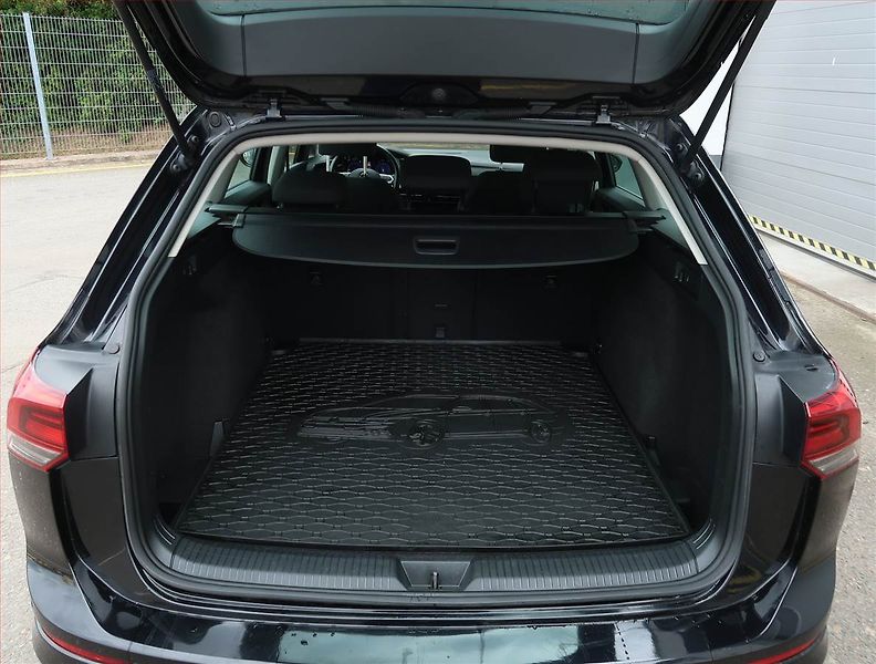 Volkswagen Golf (2021) Life 1.5 TSI, ČR,1.maj - fotka 13 z 21