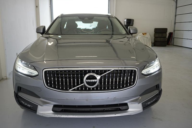 Volvo V60 CROSS COUNTRY  2,0 D4 AWD AUT. - fotka 2 z 29